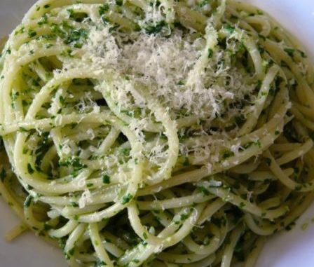 espagueti al pesto Espaguetis al pesto