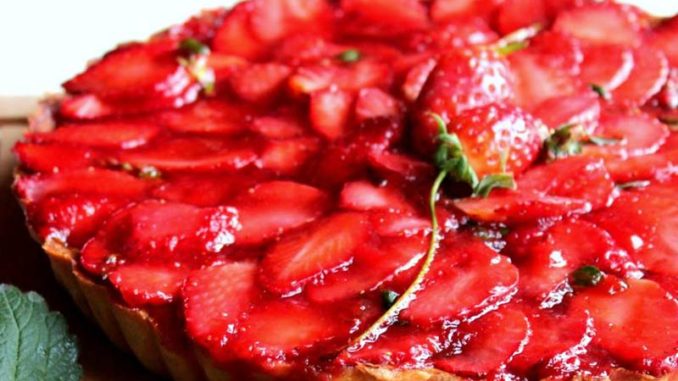 tarta-chocolate-fresas Tarta de plátano y fresas