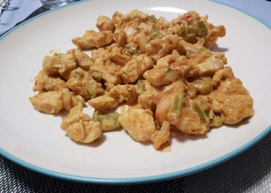 Pechugas de pollo con salsa de cacahuetes